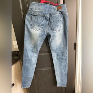 Rubberband stretch skinny Jean. Brand new never worn